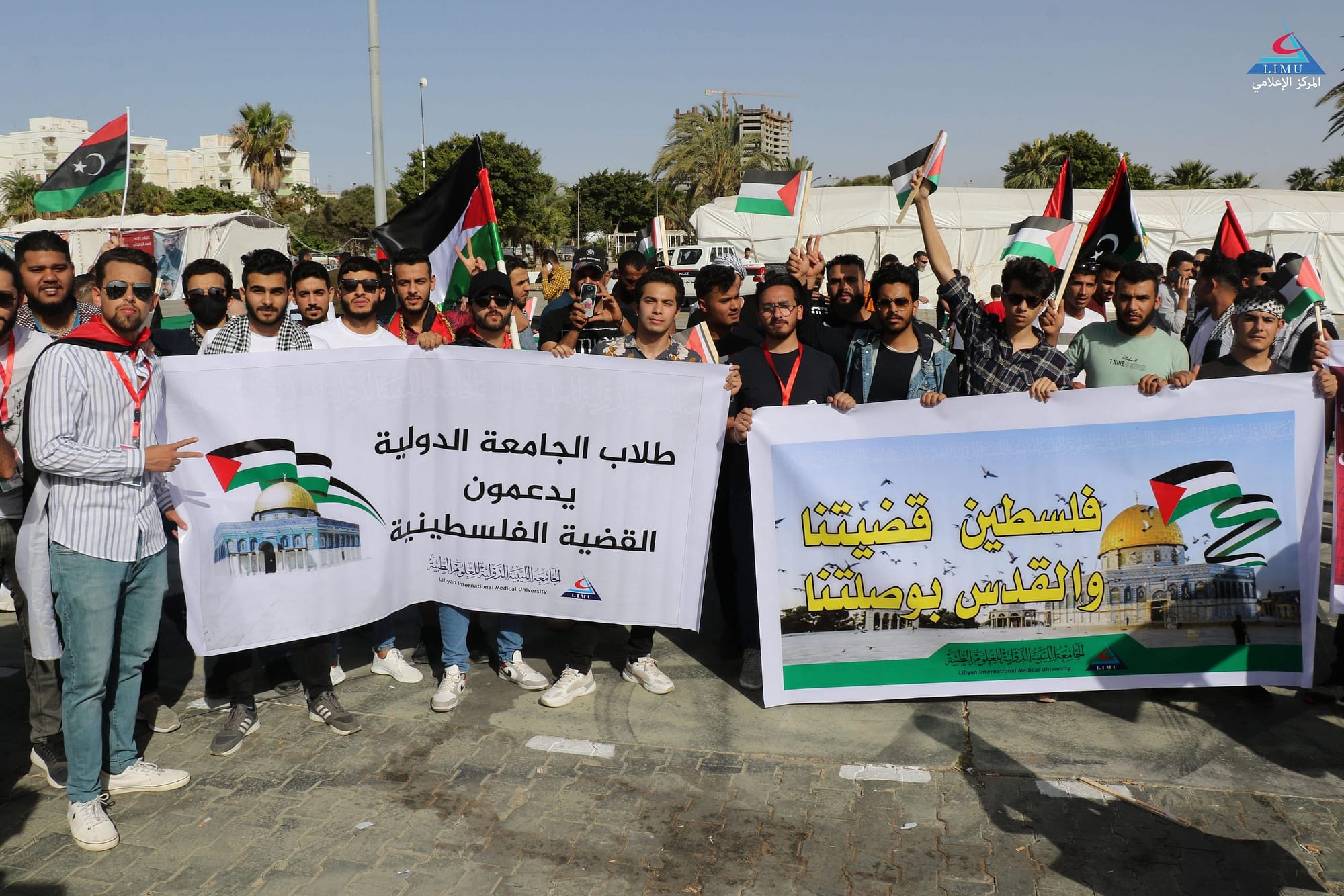 مشاركة طلبة الجامعة الوقفة الاحتجاجية لدعم الشعب الفلسطيني