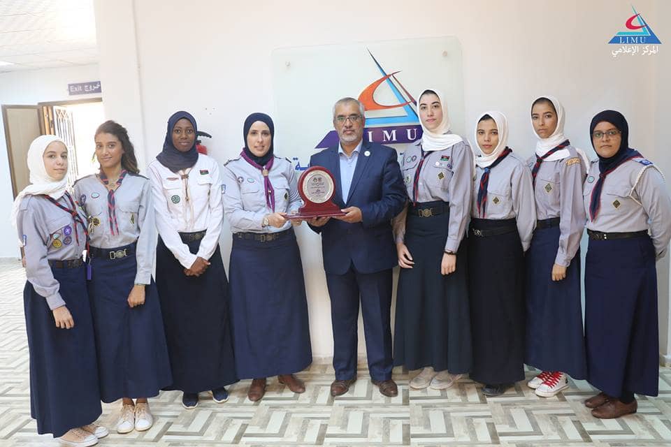University hosts the first team of university girls Scout Movement 